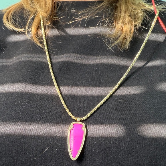 Kendra Scott Gold Chain with Vibrant Pink Pendant - Picture 4 of 5